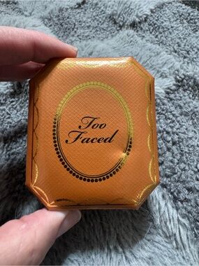 Too Faced Diamond Bronzer in Chocolate Diamond